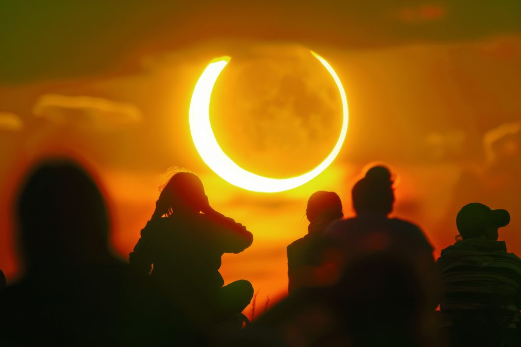 Taller eclipse Navarra | Charlas y actividades para grupos 1 personas observando eclipse solar 2026 1